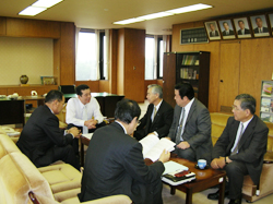 平成23年度「税制改正提言書」を議長へ提出